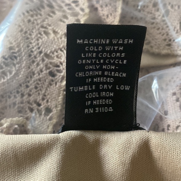 New Directions Tan Lace Blouse Fully Lined Womens Size Large - Picture 7 of 7